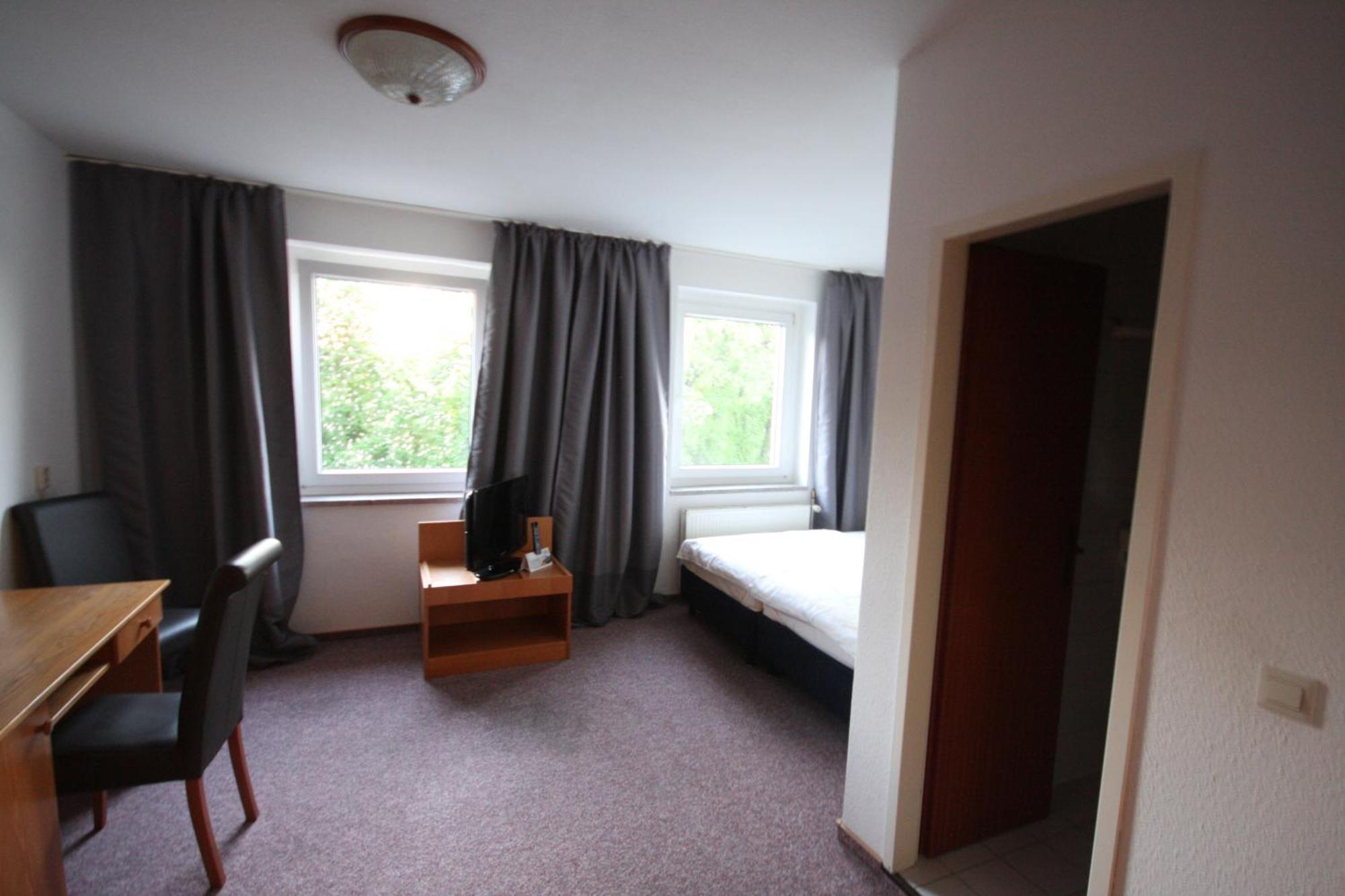 Sl'Otel Budget Bernburg Room photo